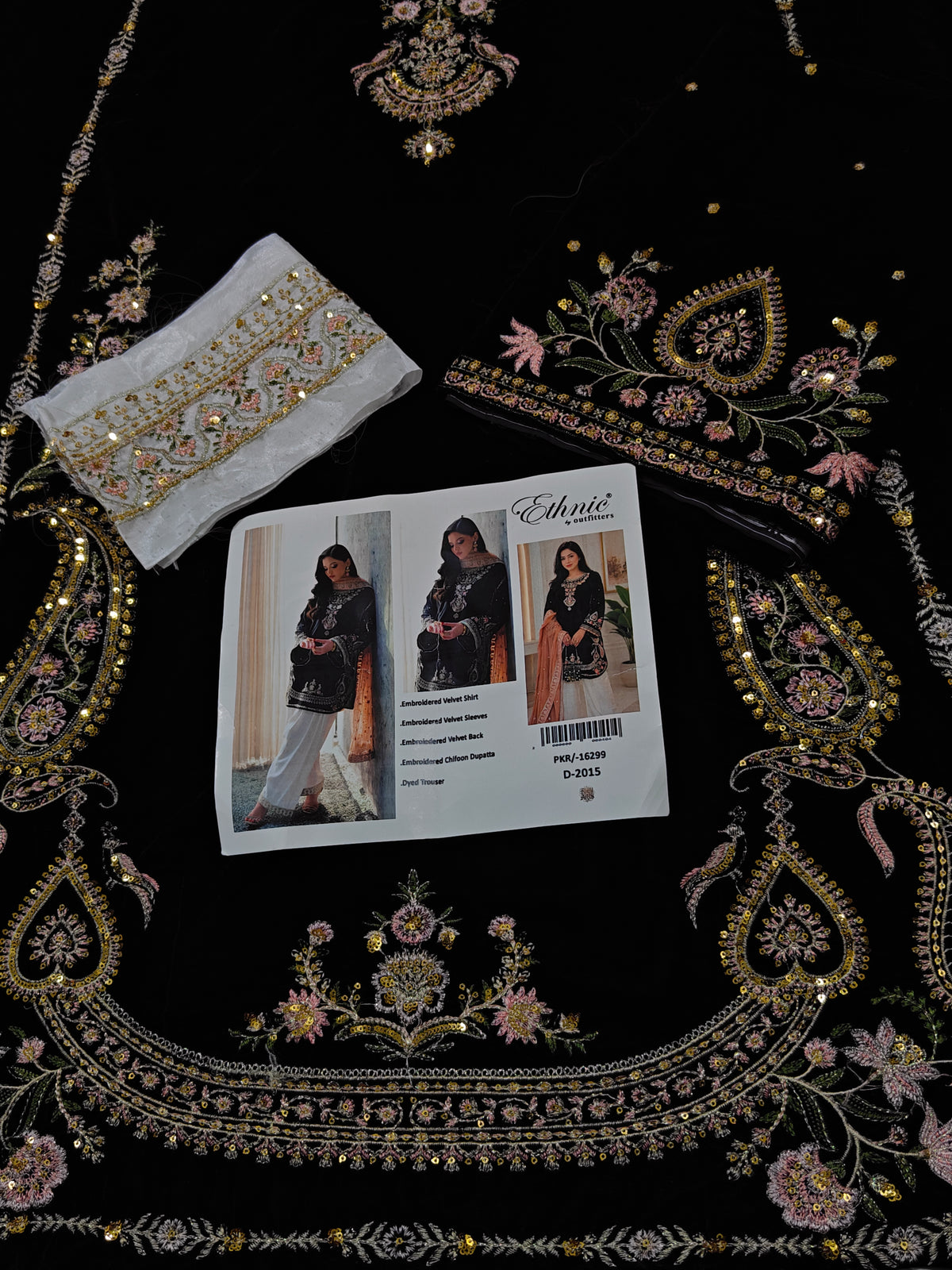 Ethnic full embroiderd valvet three piece article ru391